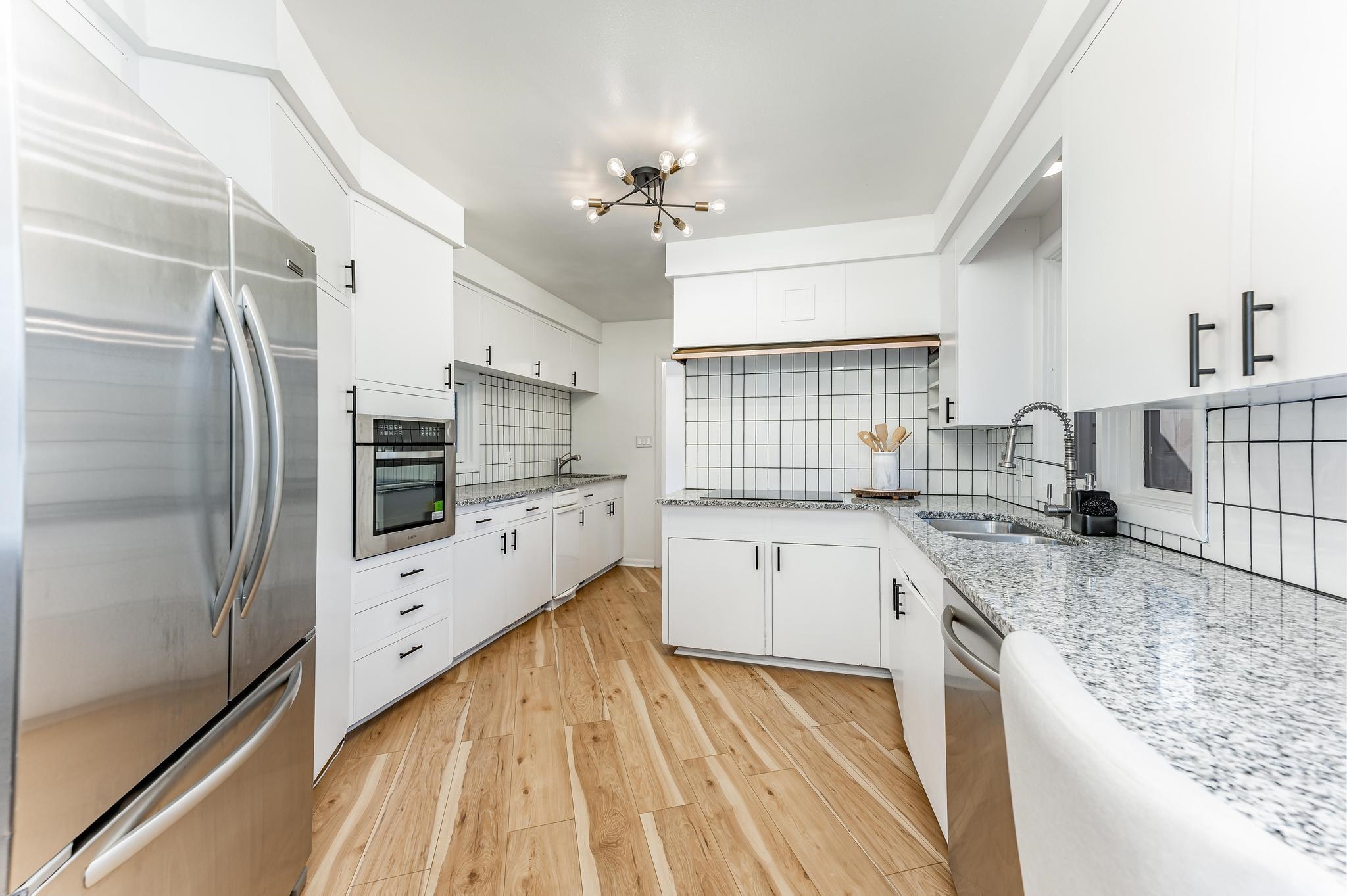 407 South Wetmore Street Wichita, KS 67209 - Photo 10 of 36