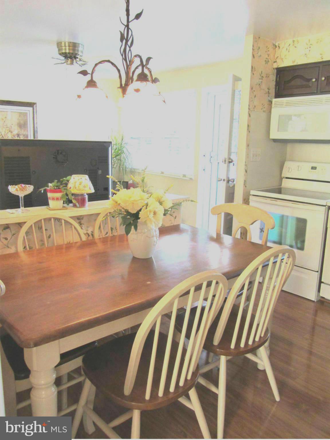 601 Sadler Road Baltimore, MD 21286 - Photo 11 of 30 Kitchen with Table Space