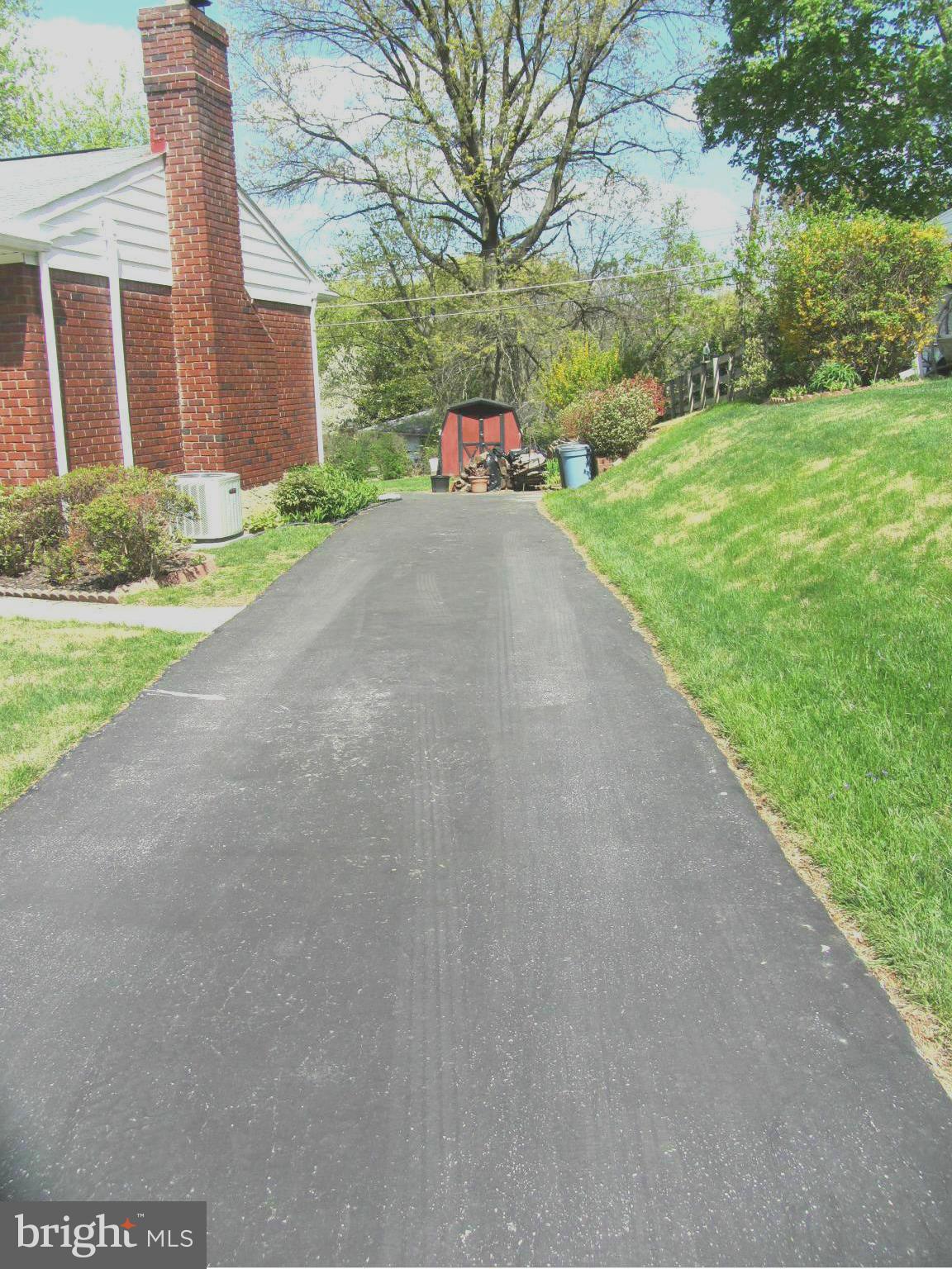 601 Sadler Road Baltimore, MD 21286 - Photo 23 of 30 Long Driveway
