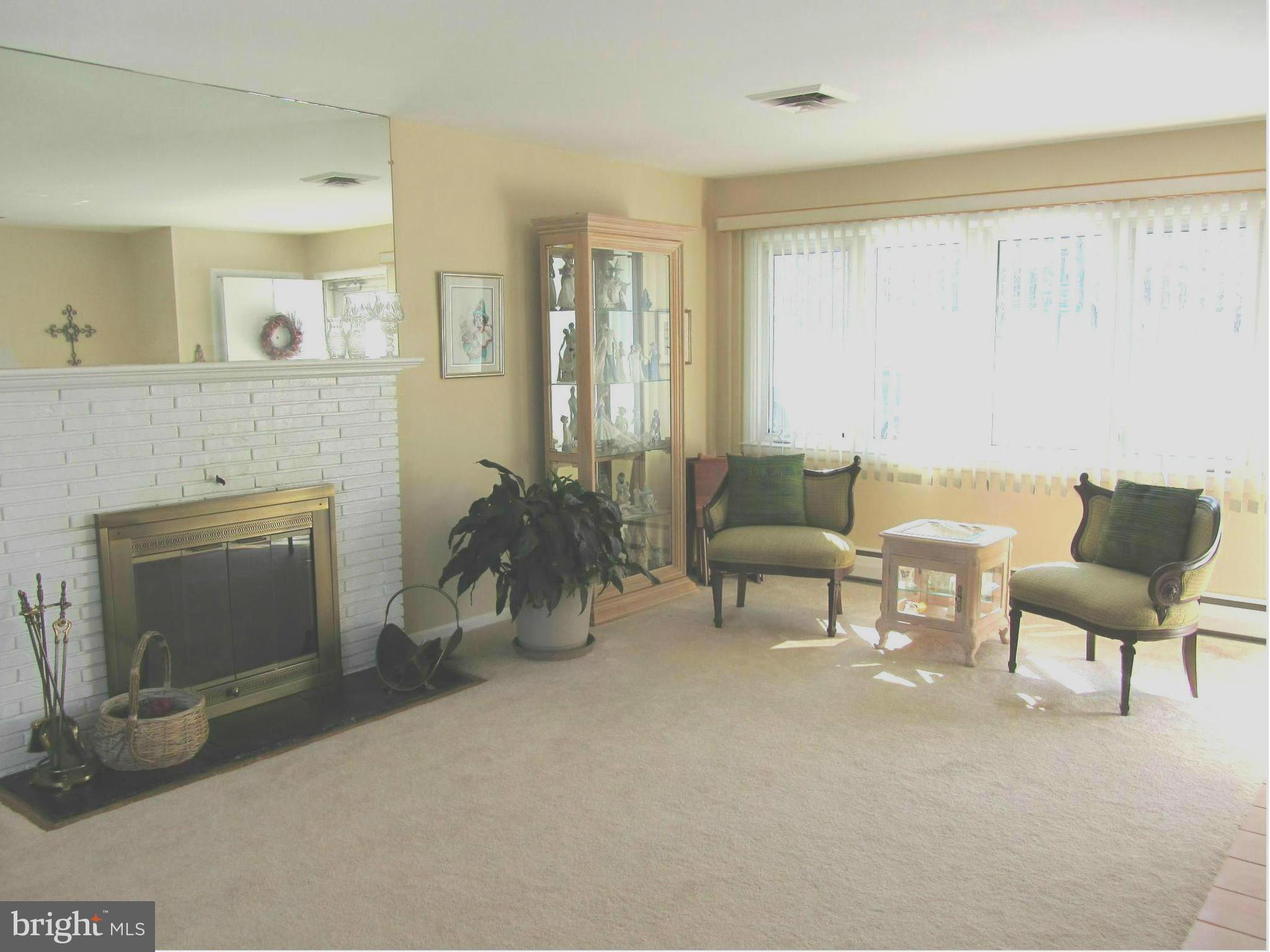 601 Sadler Road Baltimore, MD 21286 - Photo 7 of 30 Living Room