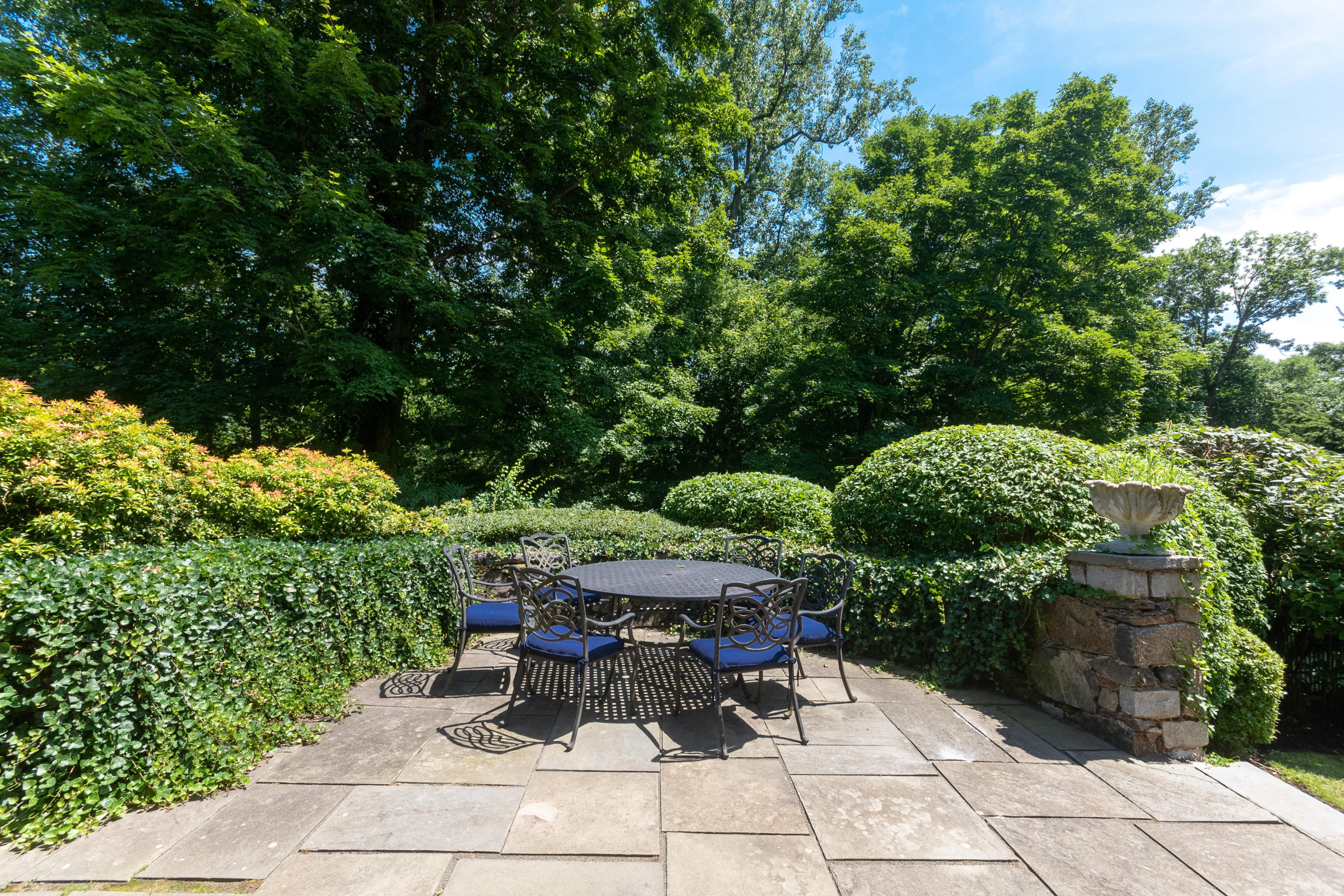 19 Whaling Road Darien, CT 06820 - Photo 42 of 48 a garden view with a seating space