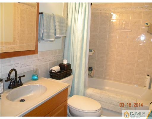 33 Wheeler Road Kendall Park, NJ 08824 - Photo 12 of 15 Gallery Image 12