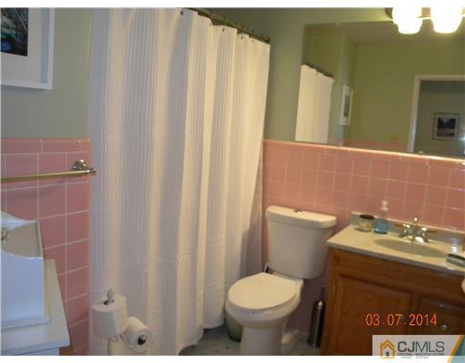 33 Wheeler Road Kendall Park, NJ 08824 - Photo 13 of 15 Gallery Image 13