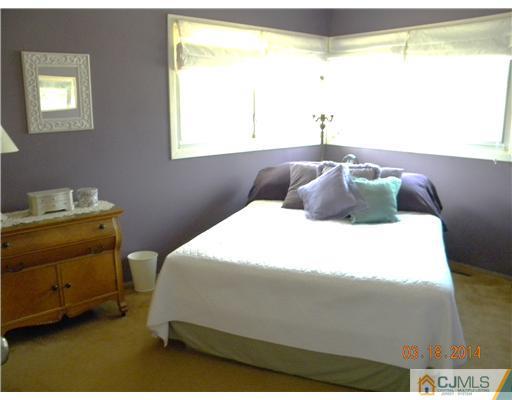 33 Wheeler Road Kendall Park, NJ 08824 - Photo 9 of 15 Gallery Image 9