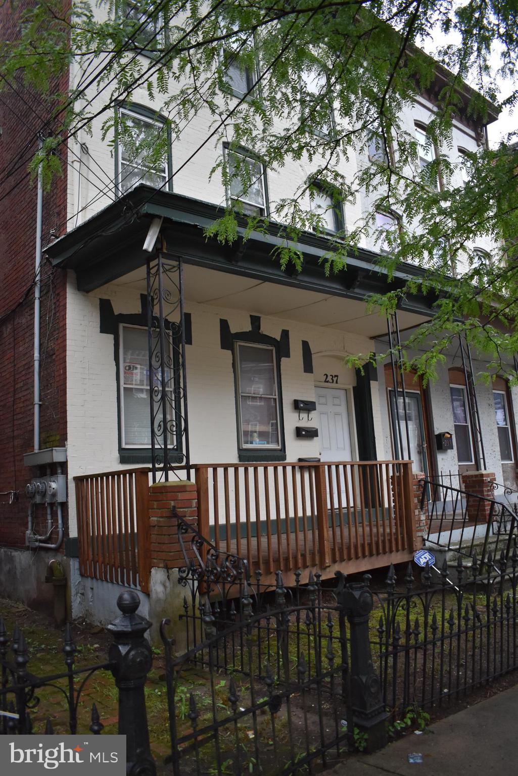 237 Spring Street Trenton, NJ 08618 - Photo 5 of 37 Gallery Image 5
