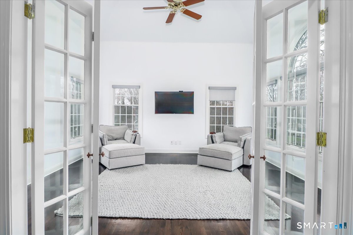 8 Encampment Place Ridgefield, CT 06877 - Photo 11 of 40 Sitting Room