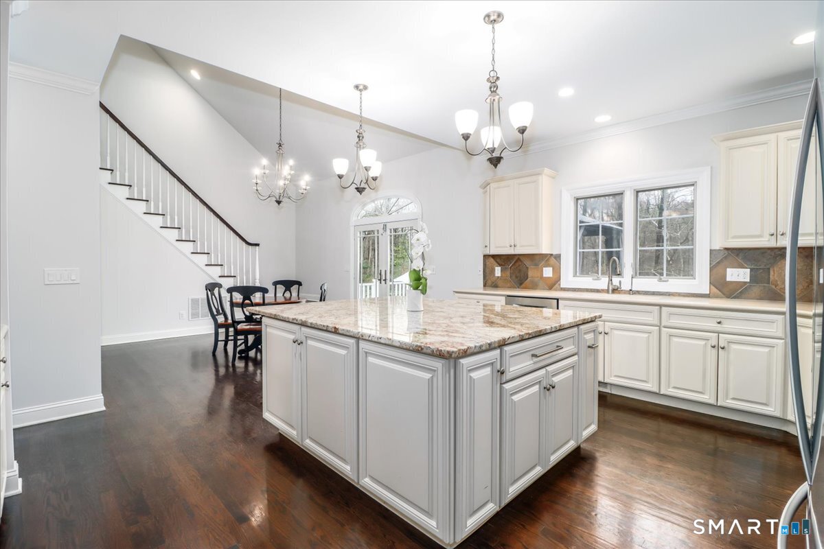 8 Encampment Place Ridgefield, CT 06877 - Photo 16 of 40 Eat In Kitchen