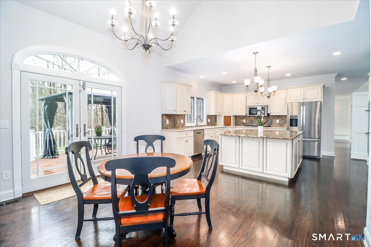 8 Encampment Place Ridgefield, CT 06877 - Photo 17 of 40 Eat In Kitchen