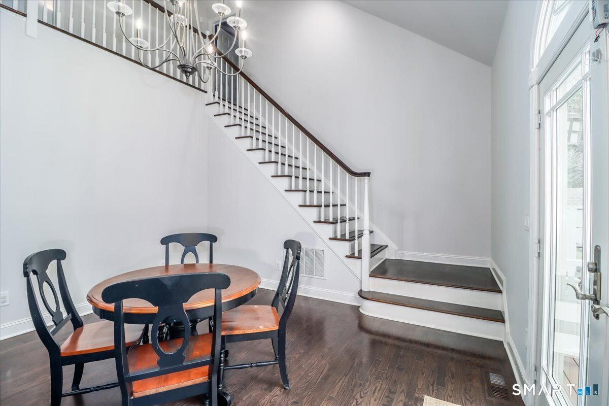 8 Encampment Place Ridgefield, CT 06877 - Photo 18 of 40 Eat In Kitchen