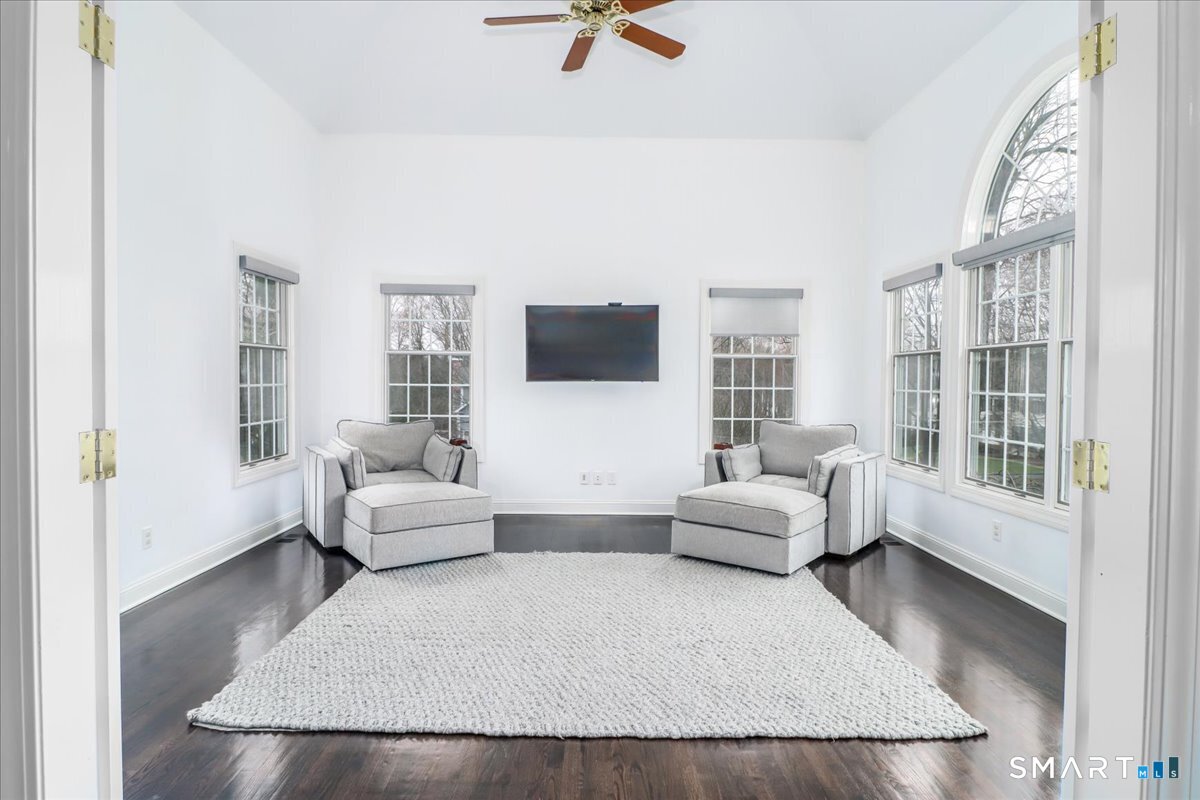 8 Encampment Place Ridgefield, CT 06877 - Photo 10 of 40 Sitting Room