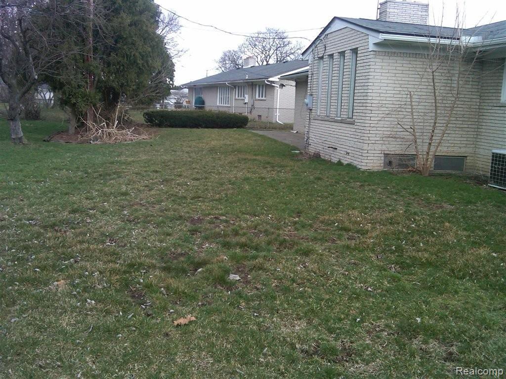 17633 Adrian Road Southfield, MI 48075 - Photo 19 of 19 Backyard.jpg