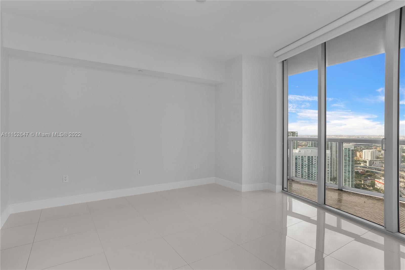 465 Brickell Avenue, Unit 5002 Miami, FL 33131 - Photo 17 of 26 a view of an empty room and window