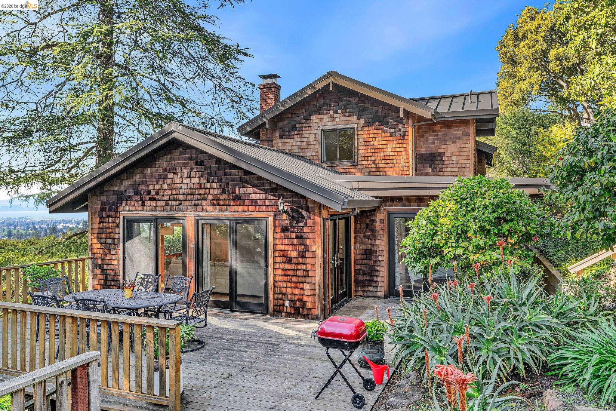 641 Alvarado Road Berkeley, CA 94705 - Photo 3 of 60