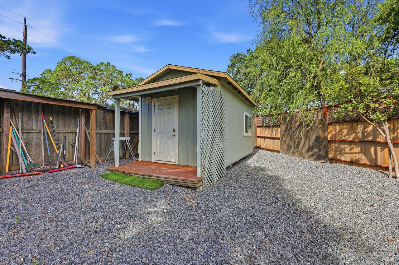 164 Fulton Place Windsor, CA 95492 - Photo 46 of 50 a backyard of a house with lots of green space