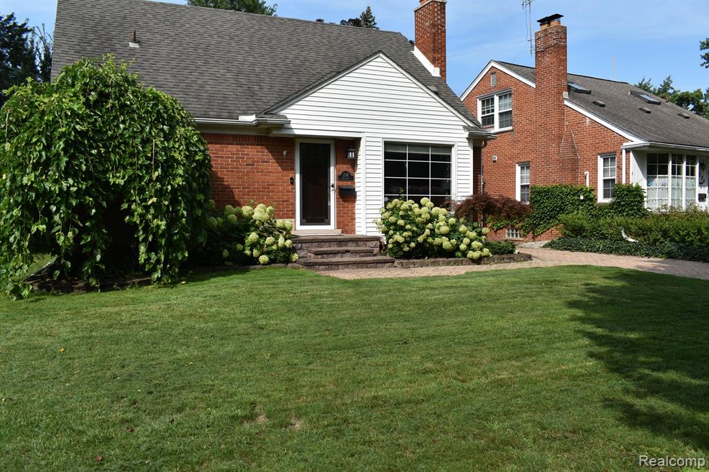 1596 Mansfield Road Birmingham, MI 48009 - Photo 2 of 31 Gallery Image 2