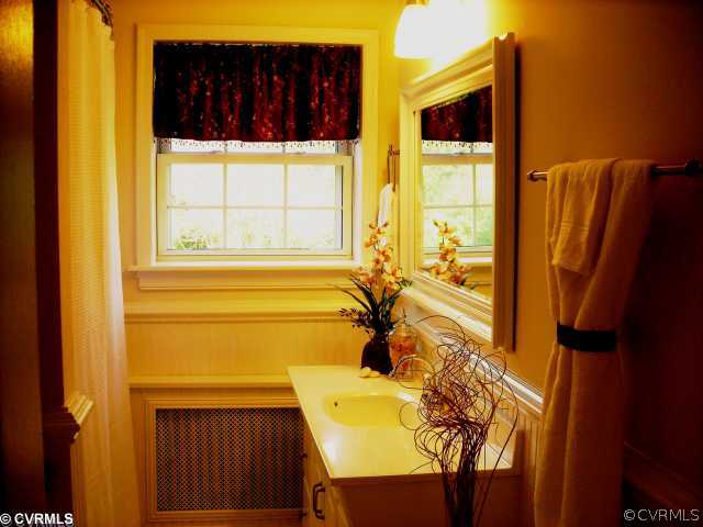 9131 Rutland Road Mechanicsville, VA 23116 - Photo 6 of 12 Other - FIRST FLOOR HALL BATHROOM...