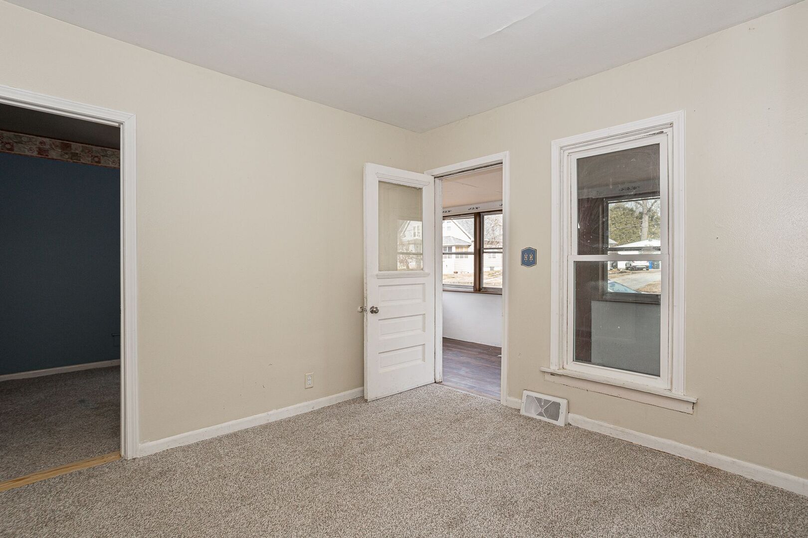 2738 11th Avenue Moline, IL 61265 - Photo 7 of 35