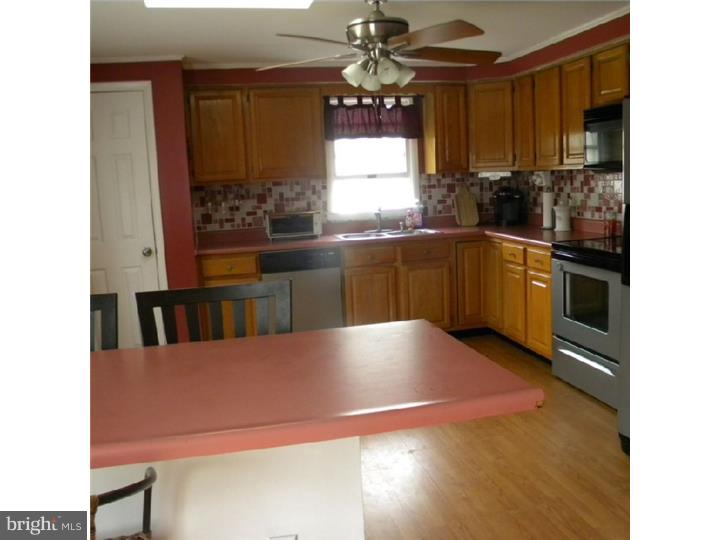 937 Kearsley Road Sicklerville, NJ 08081 - Photo 5 of 16 Kitchen