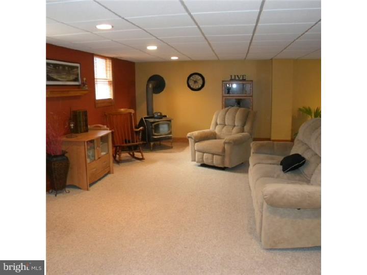 937 Kearsley Road Sicklerville, NJ 08081 - Photo 8 of 16 Family Room