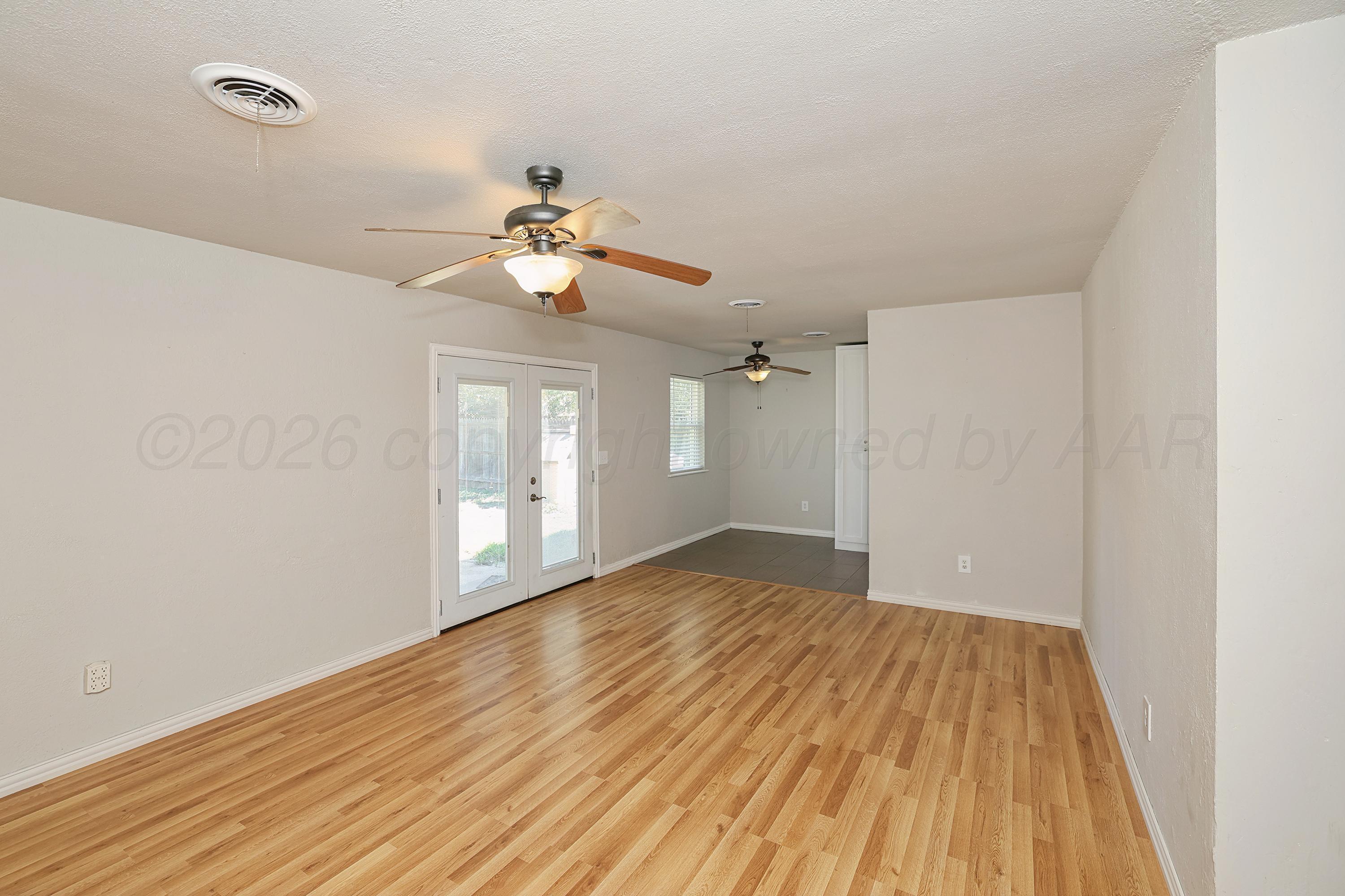 5144 Royce Drive Amarillo, TX 79110 - Photo 4 of 22 4-Living Area