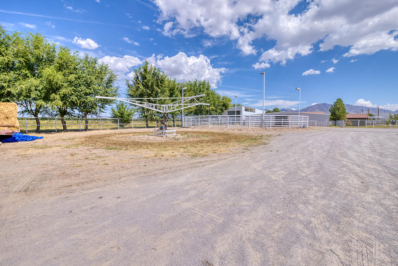 656 Cox Road El Paso, TX 79932 - Photo 61 of 74 Horse Walker