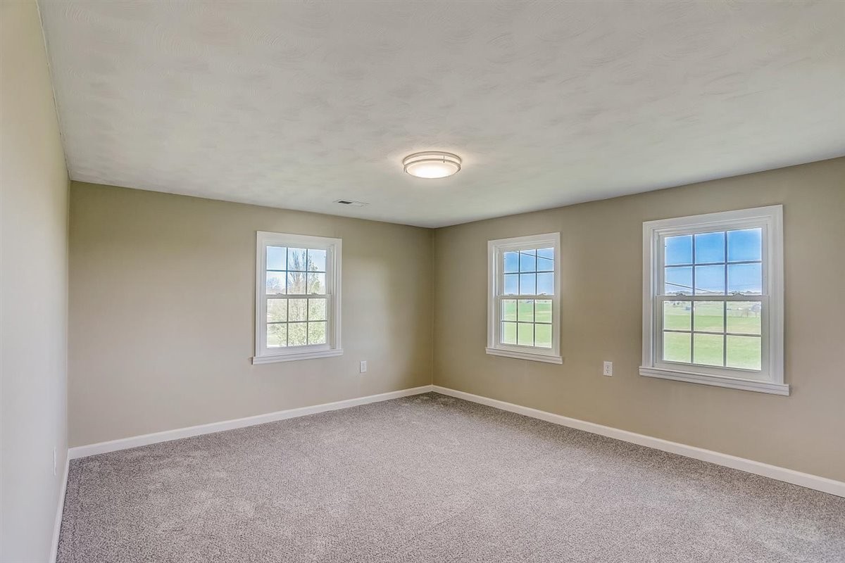 555 White Road Portland, TN 37148 - Photo 16 of 30 an empty room with windows