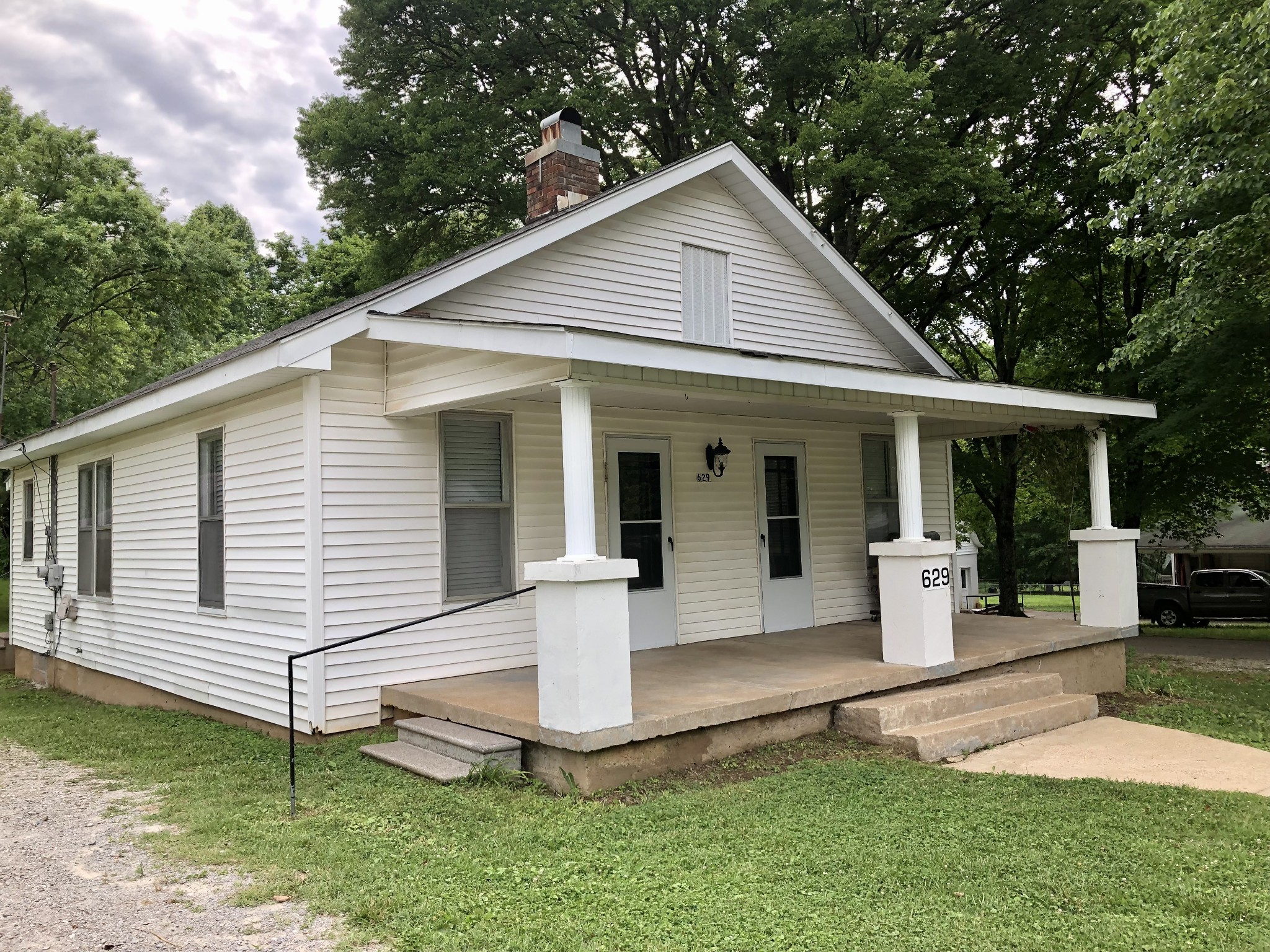 629 A Fall River Road Lawrenceburg, TN 38464 - Photo 10 of 38 a front view of a house with a yard and porch