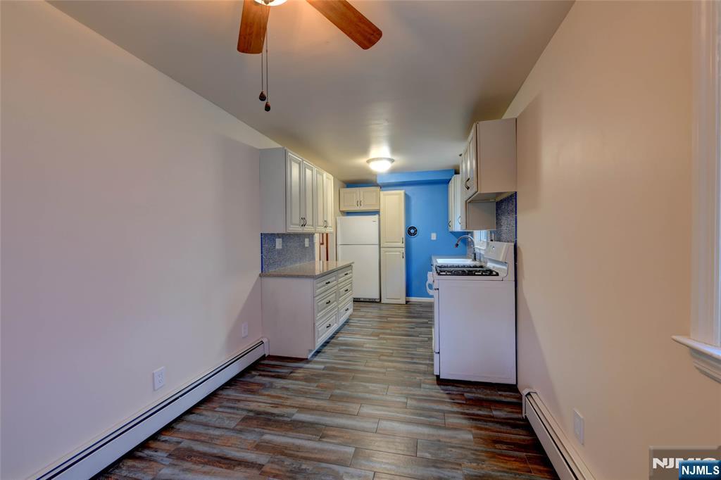 39 Sunset Road Pompton Plains, NJ 07444 - Photo 3 of 32 Gallery Image 3