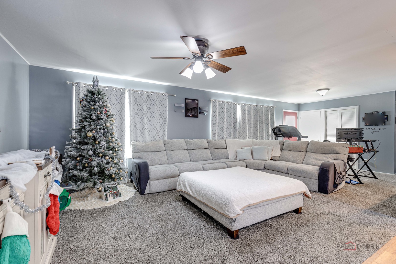 612 Kent Road McHenry, IL 60051 - Photo 4 of 18 a bed room with a bed and a couch