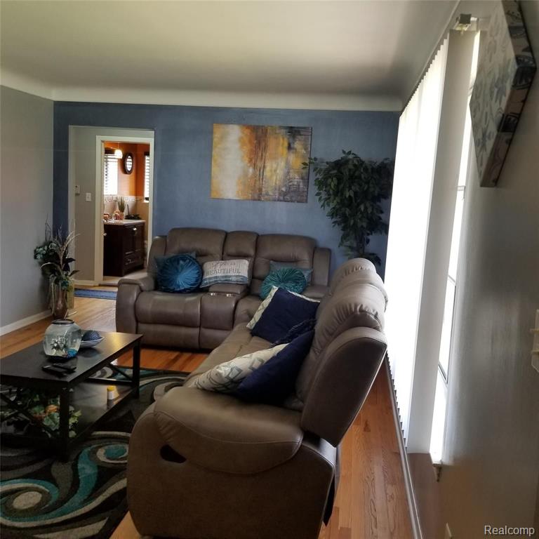 24704 Ridgecroft Avenue Eastpointe, MI 48021 - Photo 13 of 48