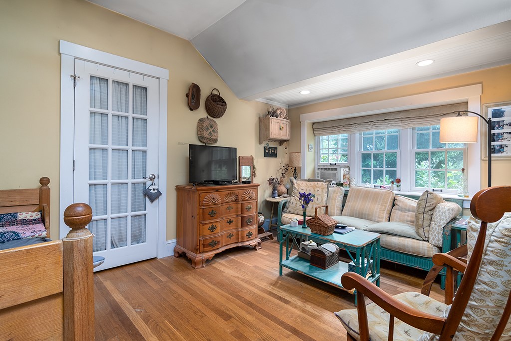 78 Westfield Road Warwick, RI 02888 - Photo 5 of 27 Gallery Image 5