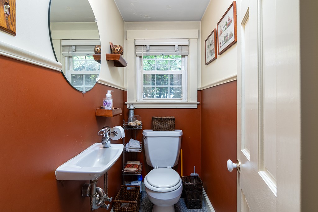 78 Westfield Road Warwick, RI 02888 - Photo 6 of 27 Gallery Image 6