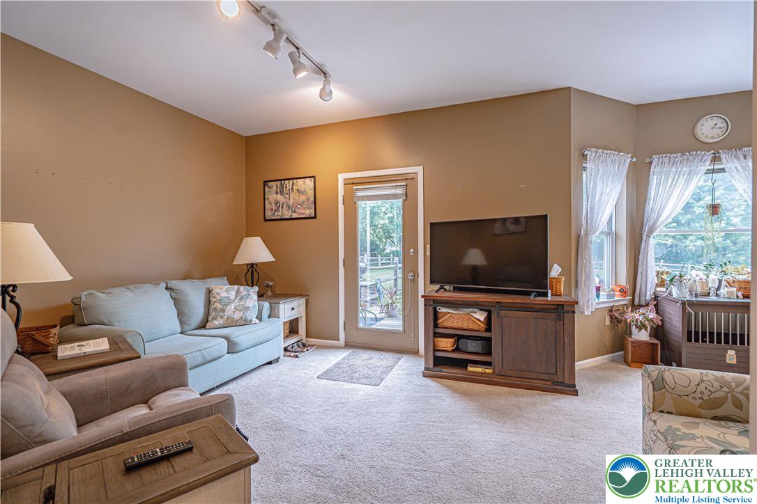 1276 Old Gate Road Northampton, PA 18067 - Photo 7 of 52 Gallery Image 7