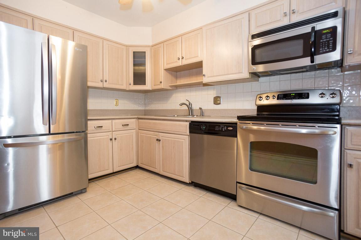 10929 Amherst Avenue, Unit 12 Silver Spring, MD 20902 - Photo 8 of 39 Kitchen