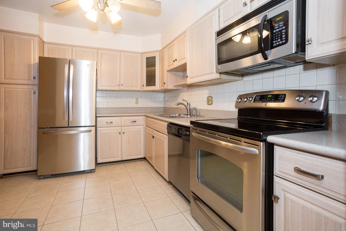 10929 Amherst Avenue, Unit 12 Silver Spring, MD 20902 - Photo 9 of 39 Kitchen