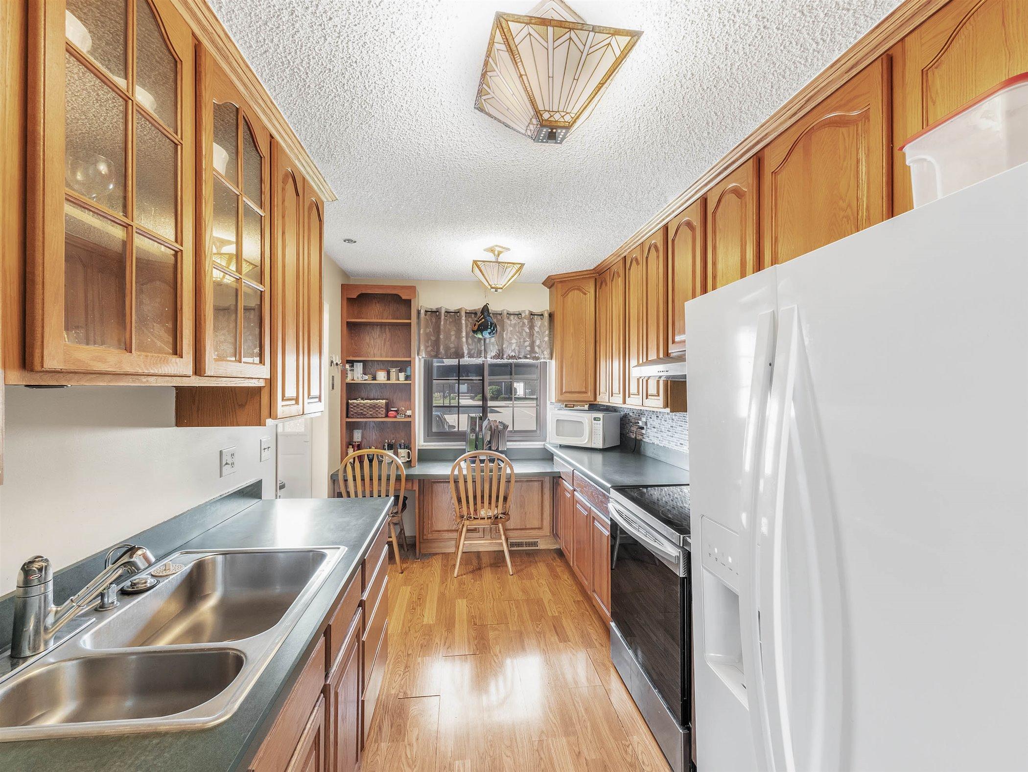 125 Cuttle Road, Unit E36 Marysville, MI 48040 - Photo 11 of 40 11-125 Cuttle Rd, E36-WindowStill-Real-E