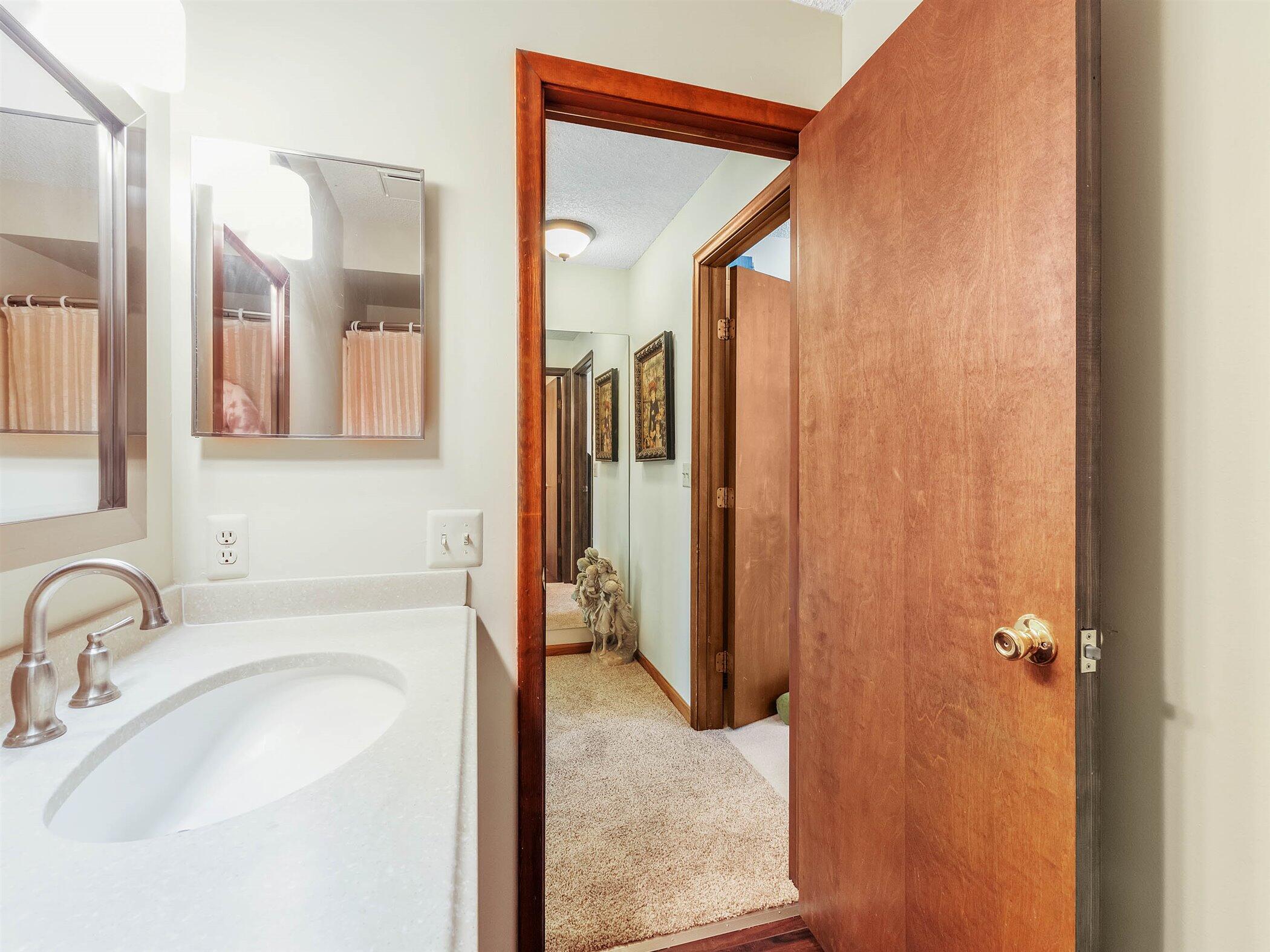 125 Cuttle Road, Unit E36 Marysville, MI 48040 - Photo 23 of 40 23-125 Cuttle Rd, E36-WindowStill-Real-E