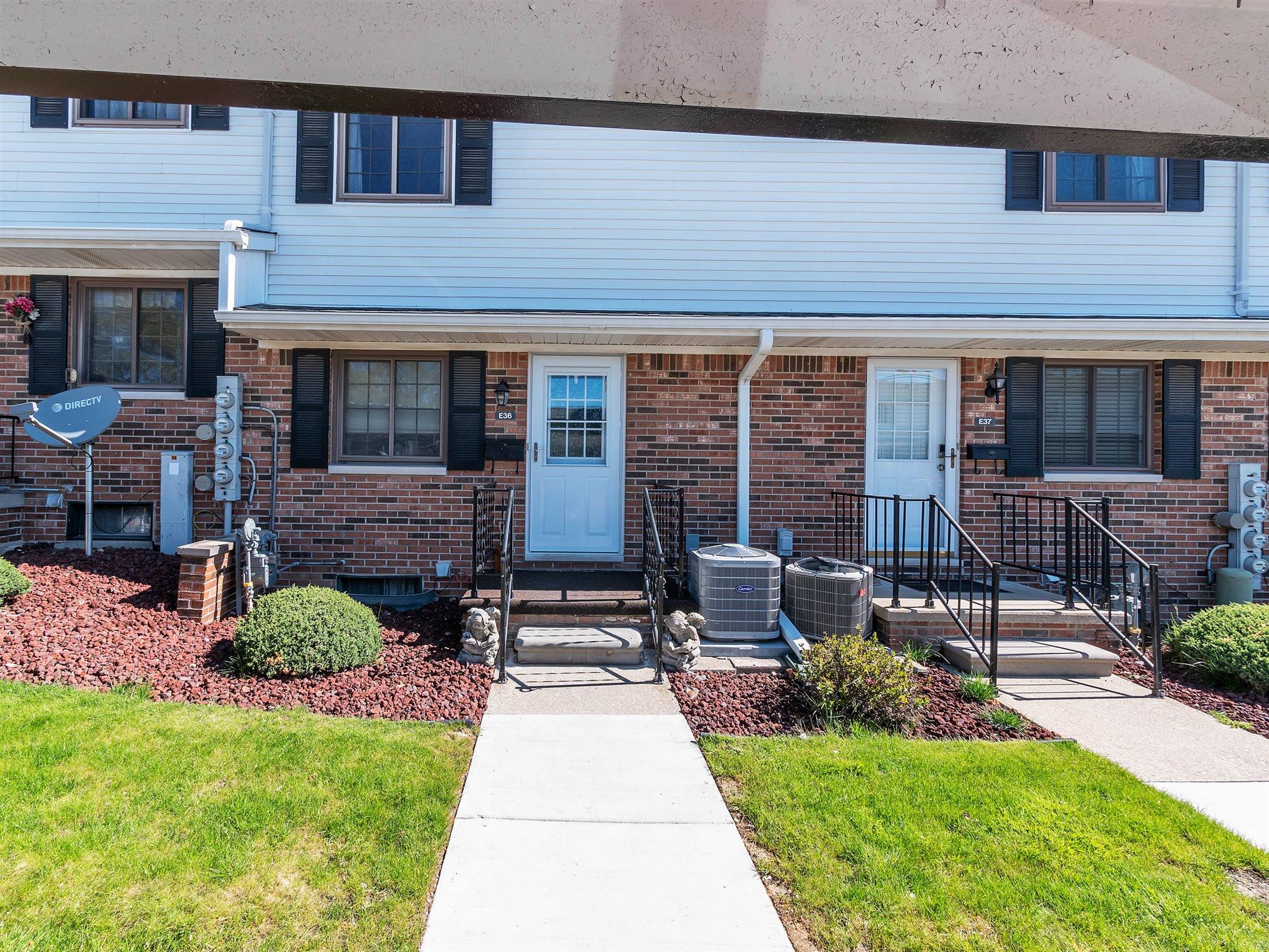 125 Cuttle Road, Unit E36 Marysville, MI 48040 - Photo 3 of 40 03-125 Cuttle Rd, E36-WindowStill-Real-E