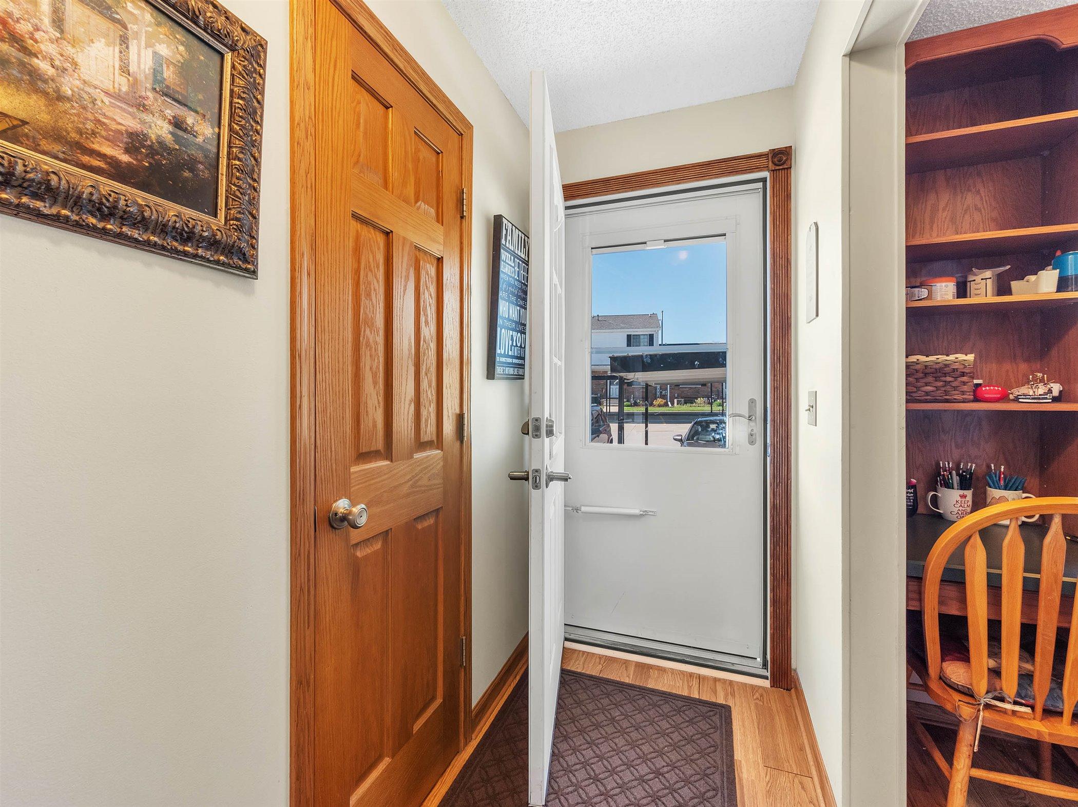 125 Cuttle Road, Unit E36 Marysville, MI 48040 - Photo 6 of 40 06-125 Cuttle Rd, E36-WindowStill-Real-E