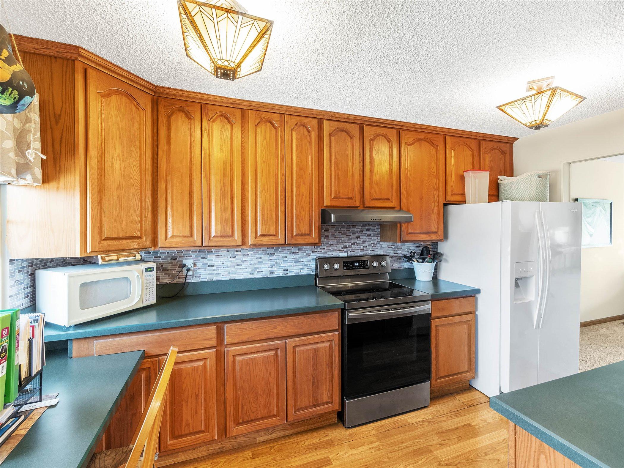 125 Cuttle Road, Unit E36 Marysville, MI 48040 - Photo 8 of 40 08-125 Cuttle Rd, E36-WindowStill-Real-E