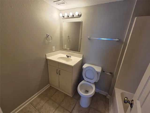 $1,300 | 217 Church Street, Unit 208, Galveston, TX 77550