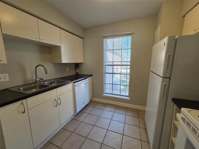 $1,300 | 217 Church Street, Unit 208, Galveston, TX 77550