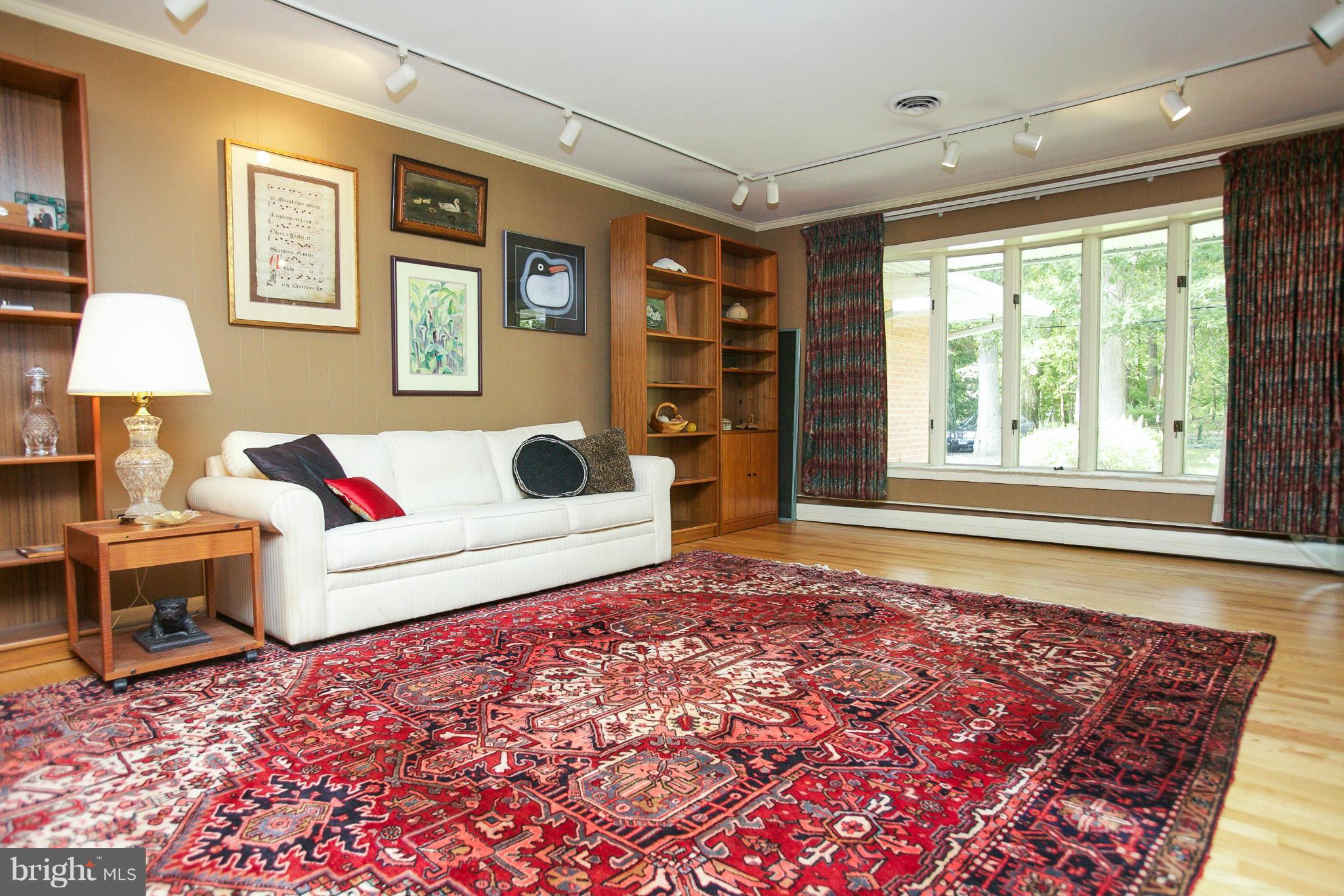1117 Providence Road Baltimore, MD 21286 - Photo 2 of 15 Living Room