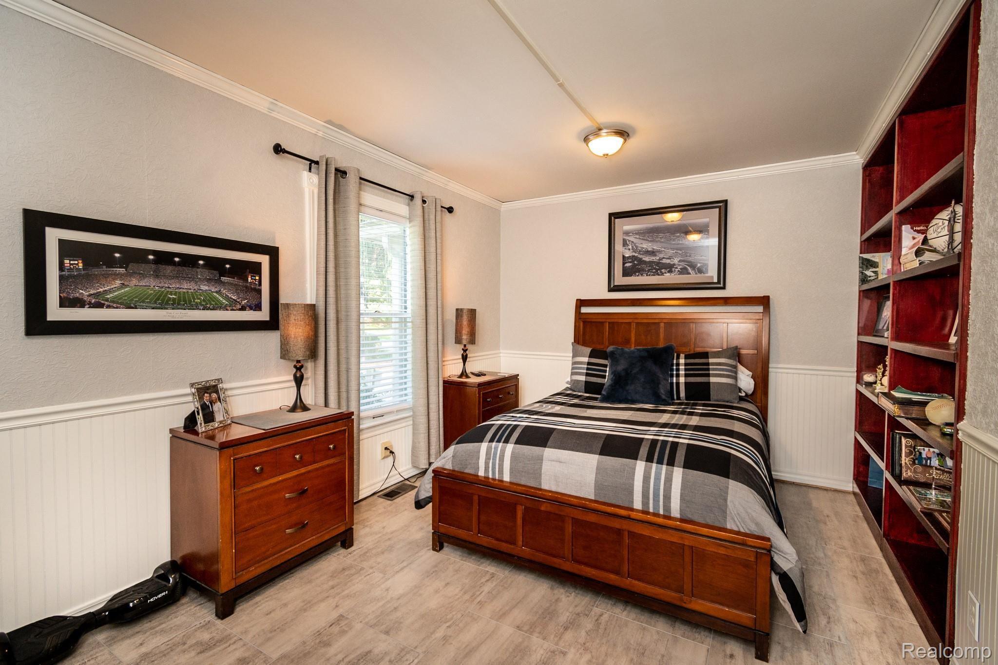 616 Campus Road Rochester, MI 48309 - Photo 20 of 38 First floor office with built in shelving or guest room.