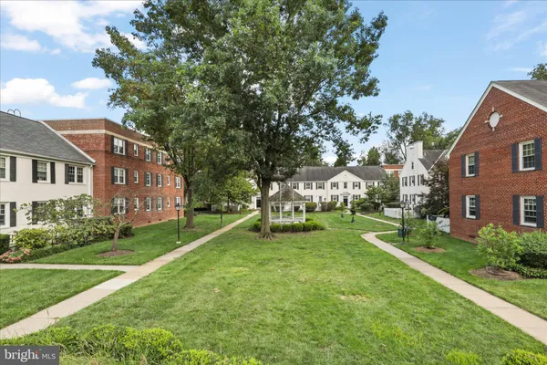 $329,000 | 1317 South Walter Reed Drive, Unit 17201, Arlington, VA 22204