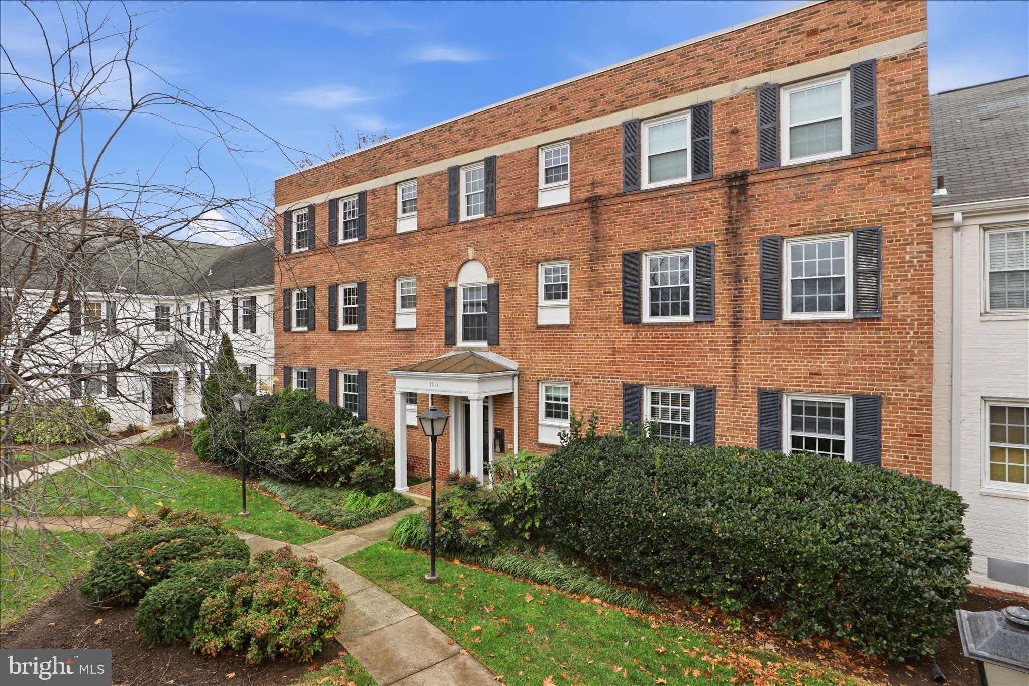 1317 South Walter Reed Drive, Unit 17201 Arlington, VA 22204 - Photo 7 of 32