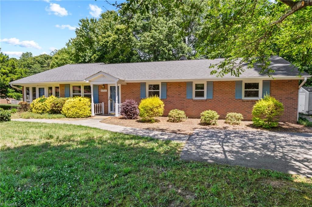 3511 Manoa Road Pfafftown, NC 27040 - Photo 4 of 38