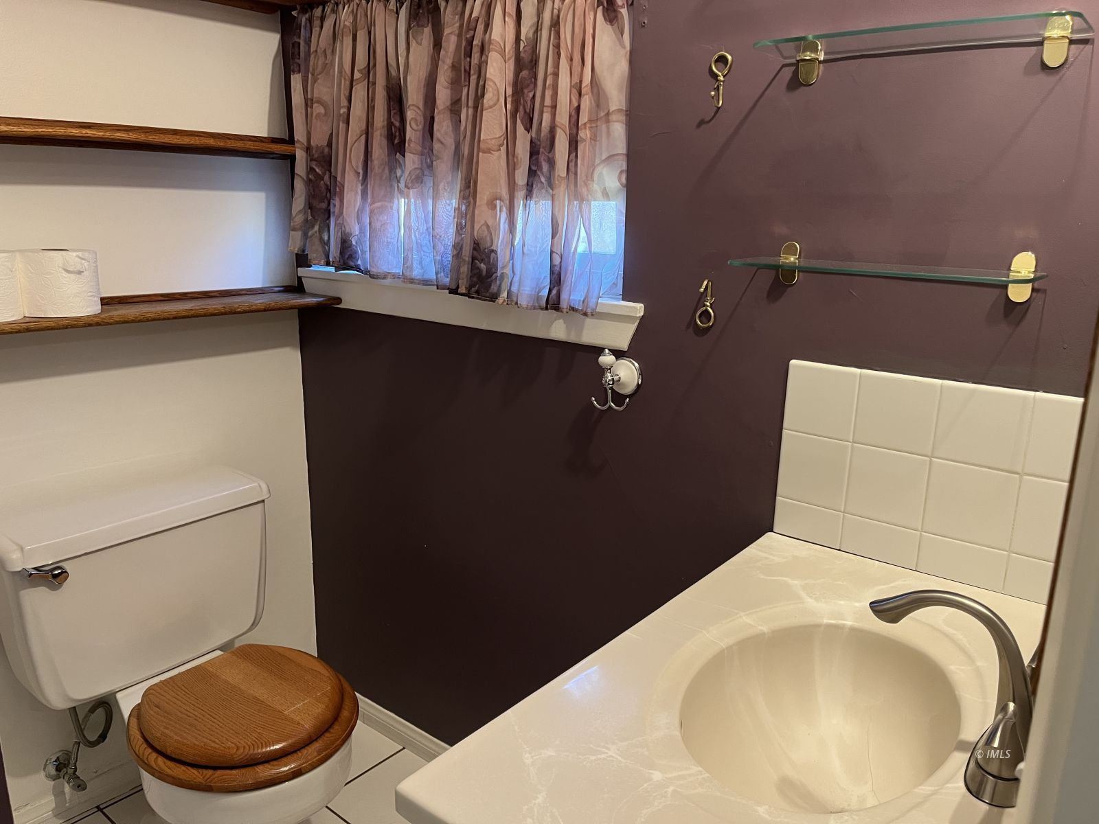 3012 Mesquite Road Bishop, CA 93514 - Photo 20 of 26 a bathroom with a toilet and a sink