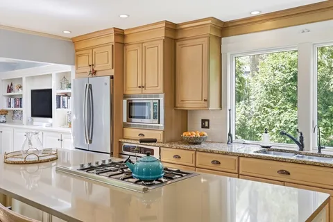 $1,078,000 | 253 Great Road, Bedford, MA 01730
