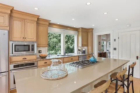 $1,078,000 | 253 Great Road, Bedford, MA 01730